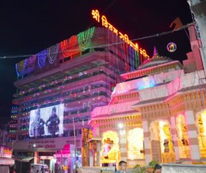 आषाढी वारीसाठी सजली पंढरी.